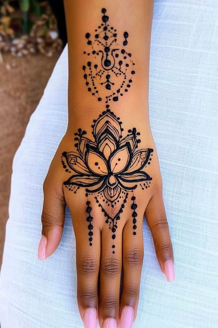Modern minimal nikkah henna design